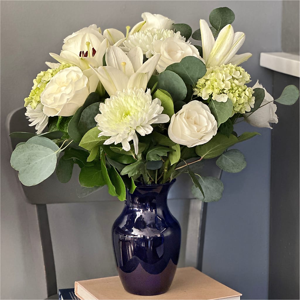 Snowy Dreams Bouquet –  La Petite Florist And Gifts, Brea CA