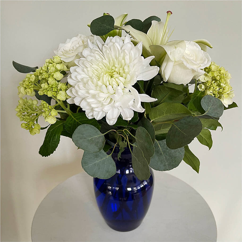 Snowy Dreams Bouquet –  La Petite Florist And Gifts, Brea CA